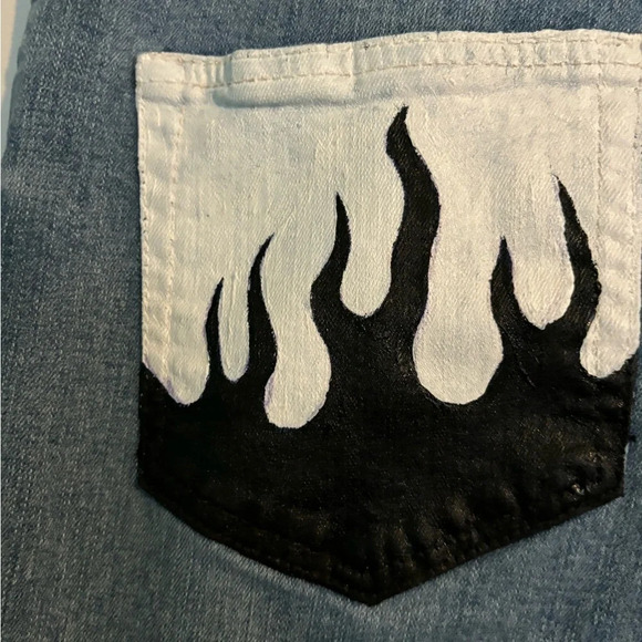 Hand painted Wild Fable Womens Jeans black and white flame design distressed 6 - Picture 4 of 5